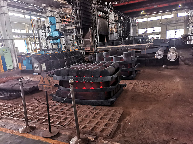 热处理设备作用是根据产品的技术要求使用对应的设备满足产品要求。热处理设备分为产品生产前的加热设备、产品生产后的正回火设备、调质设备、真空渗碳设备、真空渗氮设备、表淬设备等。